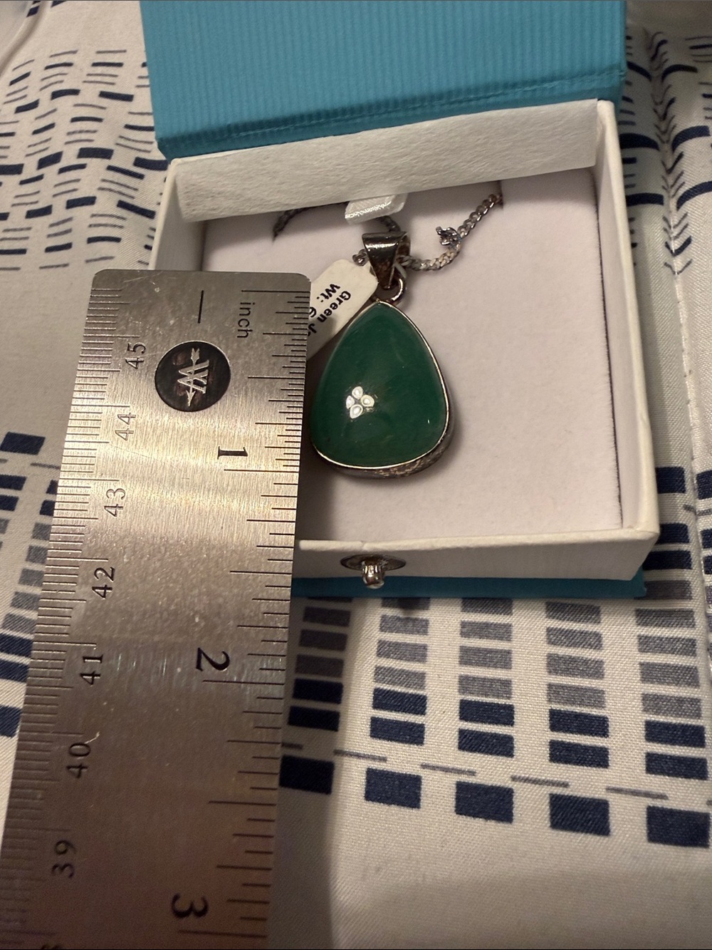 Elegant Green Jade Pendant Necklace
A beautiful gift!